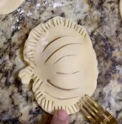 closing pie using fork technique